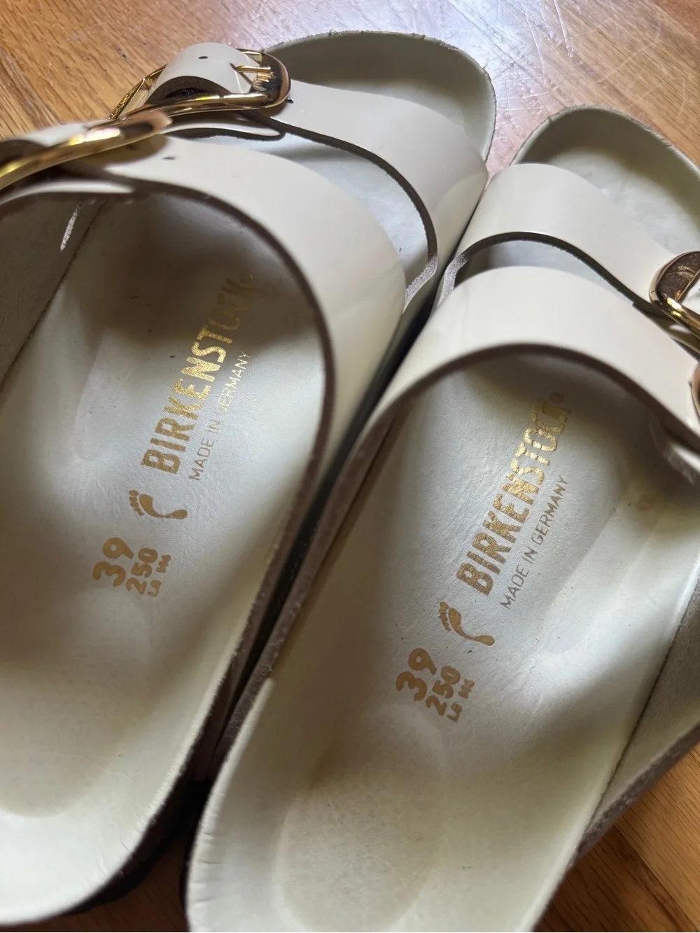 Birkenstock Big Buckle Cream Gold Sandals Size 39 - Picture 5 of 5